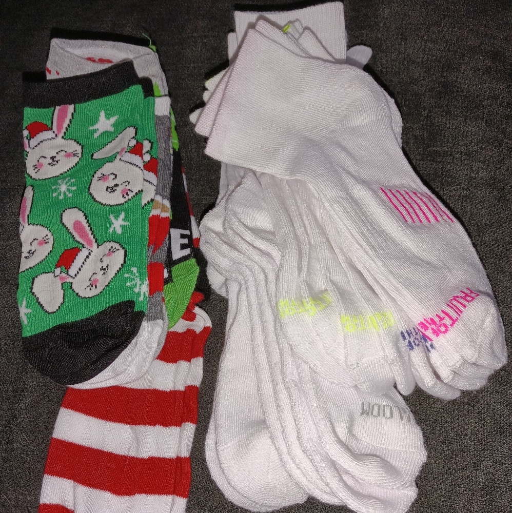 12 Pairs of Women's Socks
